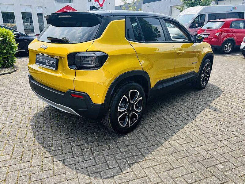 Jeep Avenger Elektro Summit mit Infotainment-Paket