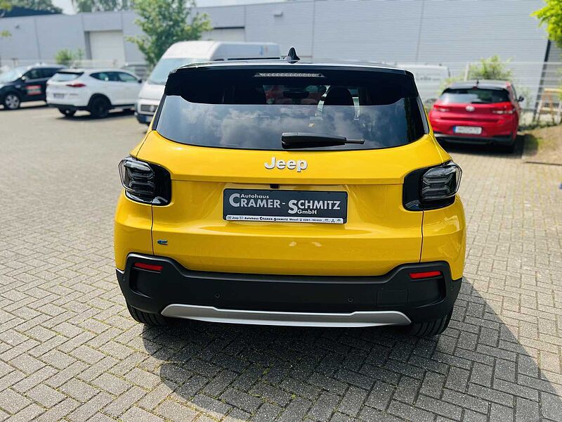 Jeep Avenger Elektro Summit mit Infotainment-Paket