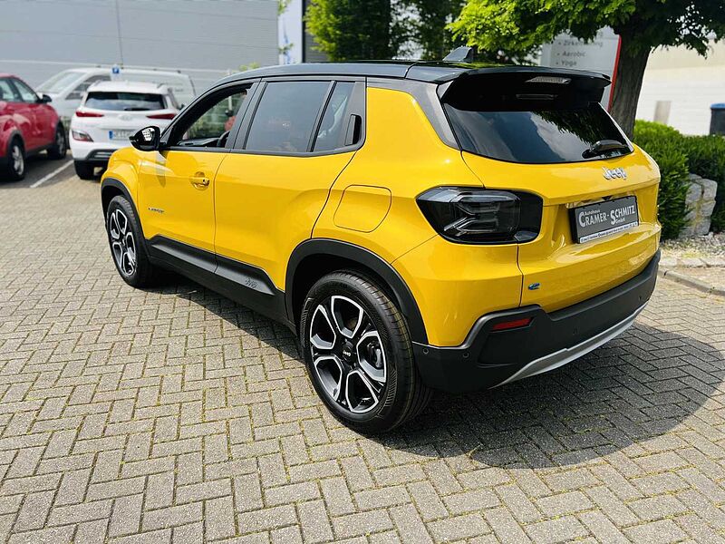 Jeep Avenger Elektro Summit mit Infotainment-Paket