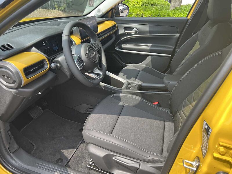 Jeep Avenger Elektro Summit mit Infotainment-Paket