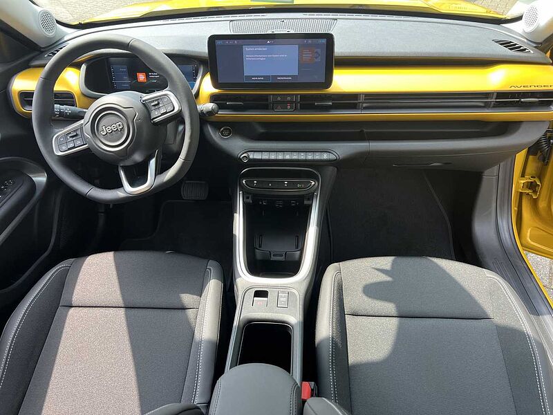 Jeep Avenger Elektro Summit mit Infotainment-Paket