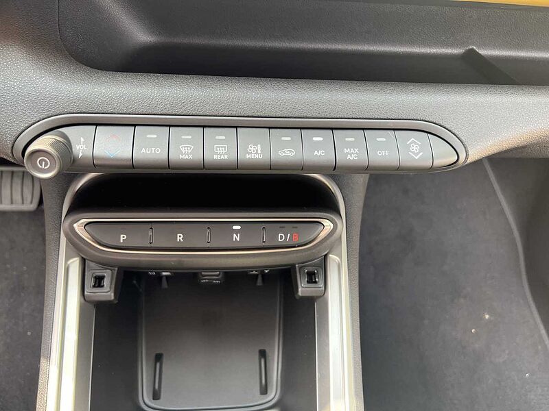 Jeep Avenger Elektro Summit mit Infotainment-Paket