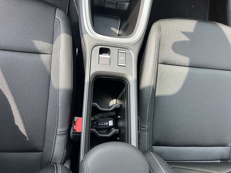 Jeep Avenger Elektro Summit mit Infotainment-Paket