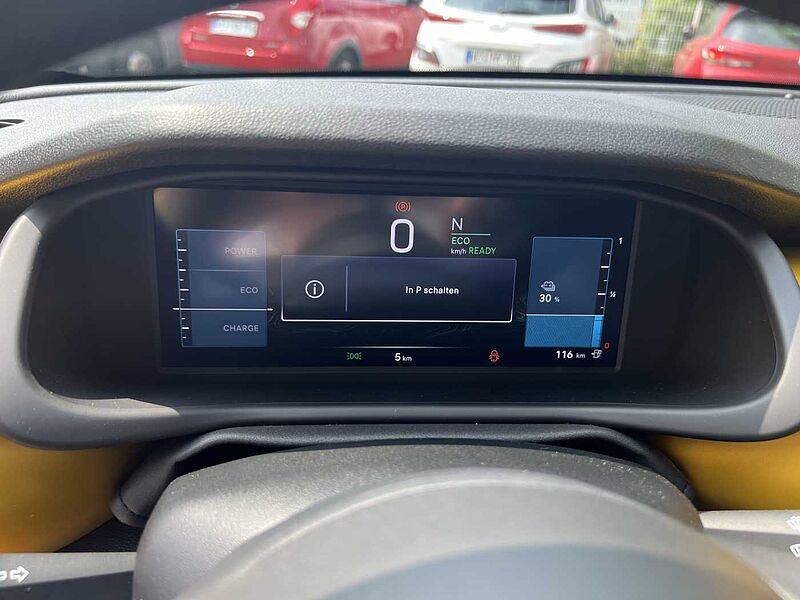 Jeep Avenger Elektro Summit mit Infotainment-Paket