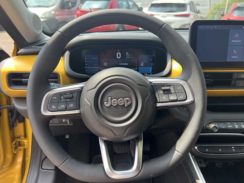 Jeep Avenger Elektro Summit mit Infotainment-Paket