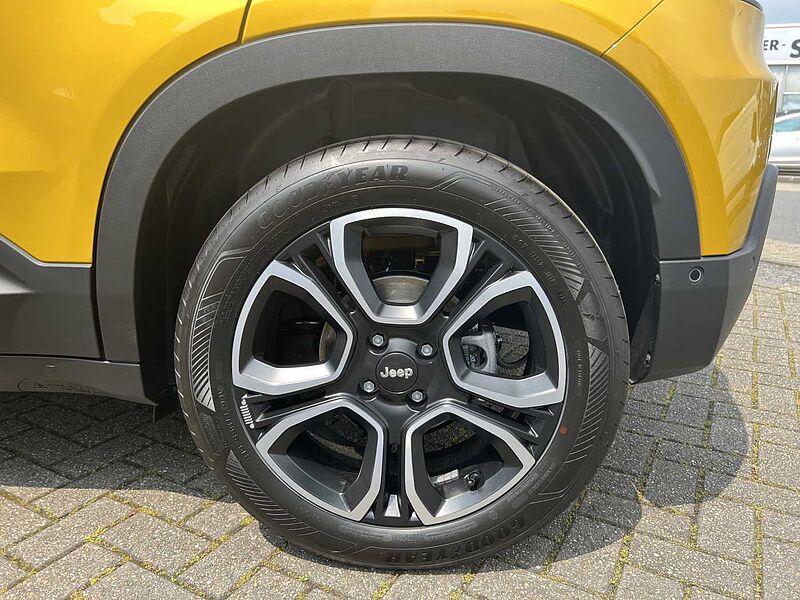 Jeep Avenger Elektro Summit mit Infotainment-Paket