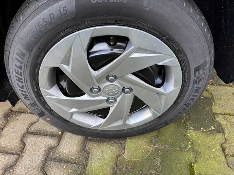 Hyundai BAYON 1.0 Select Navi Klima