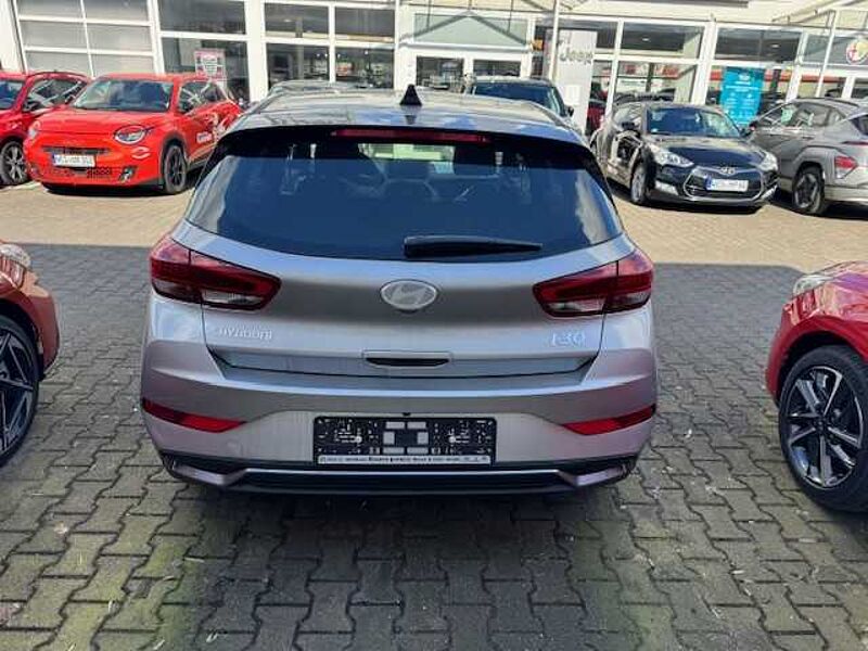 Hyundai i30 1.0 7-DCT Advantage Navi LED