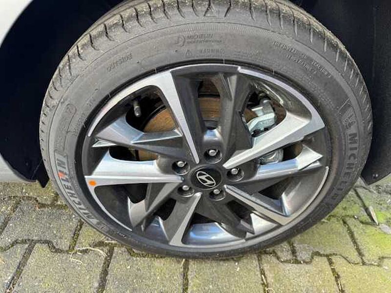Hyundai i30 1.0 7-DCT Advantage Navi LED