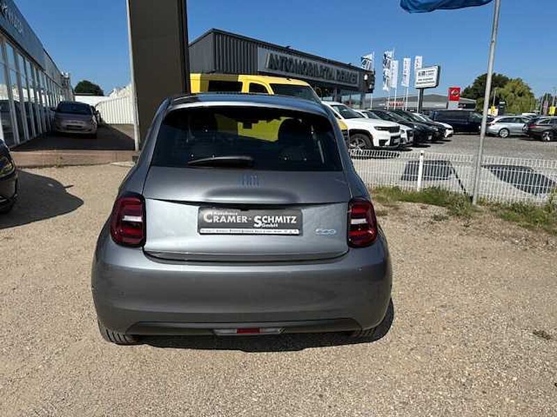 Fiat 500 Elektro 500e 42kWh Style und Komfort-Paket