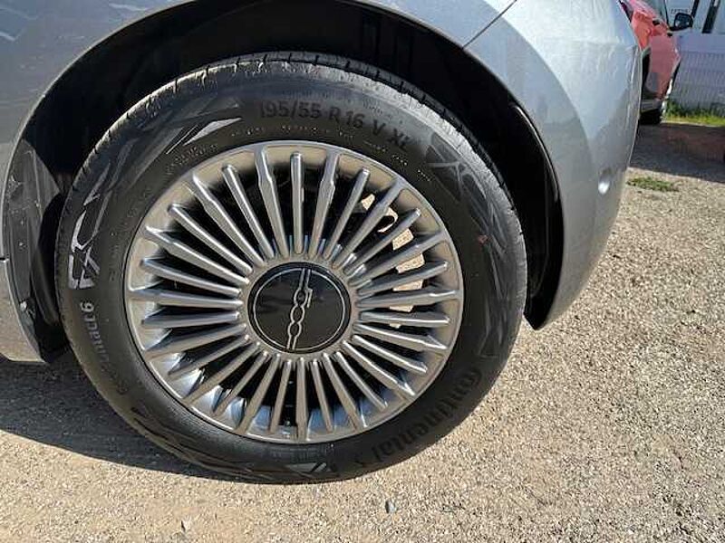 Fiat 500 Elektro 500e 42kWh Style und Komfort-Paket