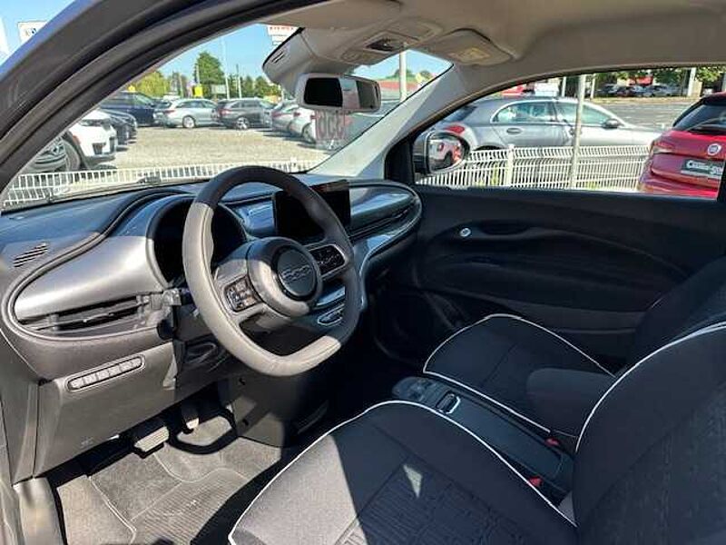 Fiat 500 Elektro 500e 42kWh Style und Komfort-Paket