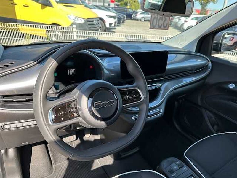 Fiat 500 Elektro 500e 42kWh Style und Komfort-Paket