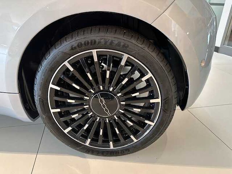 Fiat 500 Elektro 500e 42kWh la Prima