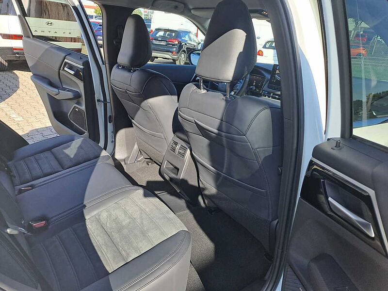 Mitsubishi Outlander Plug-In Hybrid 2.4 4WD Intro Edition