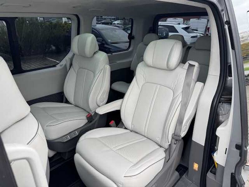 Hyundai STARIA 2.2 D 8-AT 2 WD Panorama AHK