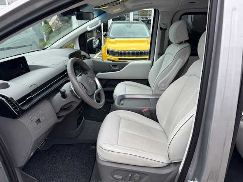 Hyundai STARIA 2.2 D 8-AT 2 WD Panorama AHK