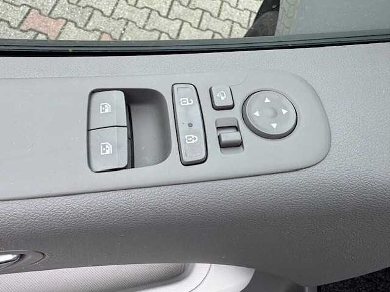 Hyundai STARIA 2.2 D 8-AT 2 WD Panorama AHK
