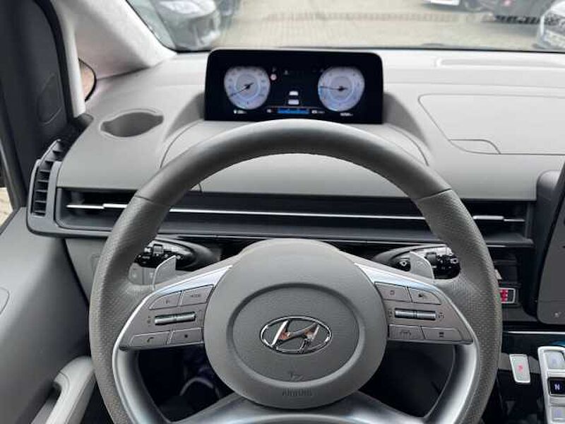 Hyundai STARIA 2.2 D 8-AT 2 WD Panorama AHK