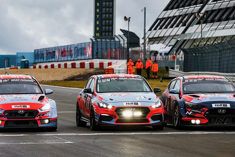 Hyundai Teams feiern Klassensieg und Podestplatz bei 24h Nürburgring